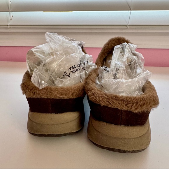 Brown and Tan Cozy Slippers with Plush Lining - Picture 4 of 9